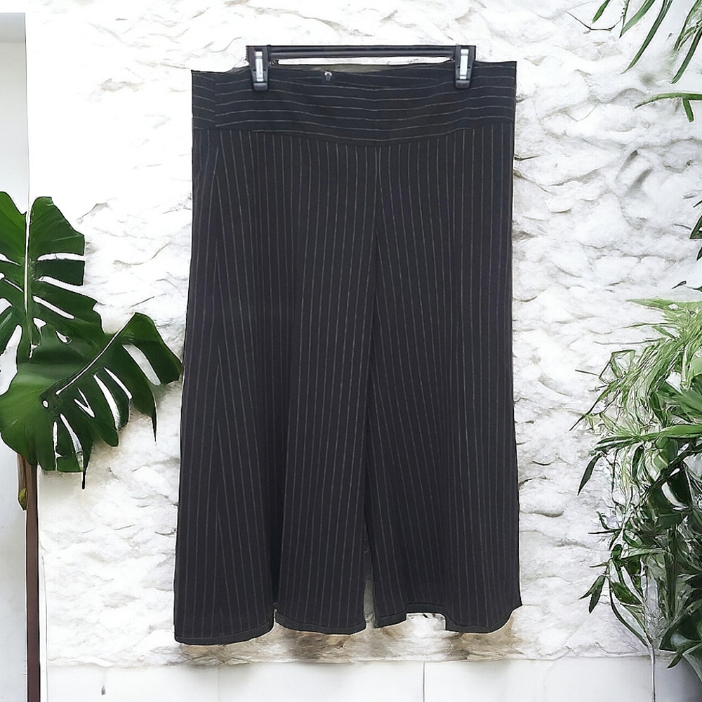 Tempted Women's Wide Leg Black Pin Striped Cropped Pants Size 12